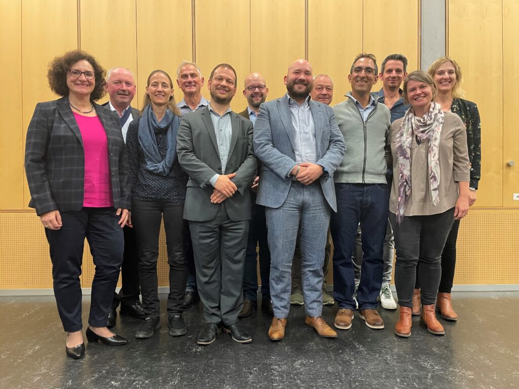 Unsere 12 Kandidat/-innen für den Einwohnerrat sowie unsere Stadtpräsidentin und Stadträtin Christine Kaufmann-Wolf (von links nach rechts): Viktor Bienz, Claudia Kägi-Stirnimann, Bruno Barmettler, Ivo Bühler, David Reimann, Raphael Raufer, Andreas Vonesch, Davide Piras, Urs Becker, Michaela Christ, Sarah Le Grand, Manuela Sidler Bächler (abwesend).